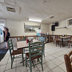 Harry's Place - Inside
