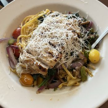 Common Grill - Chicken Primavera - New American Near Me - Chelsea, Michigan