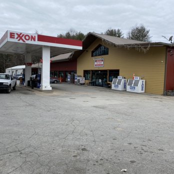 Griffin's Cafe - the exterior of the exxon gas station - Convenience Stores Near Me - Hendersonville, North Carolina