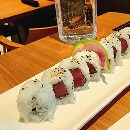 Ahi roll. Impressive amount of ahi! Ahi roll. Impressive amount of ahi!