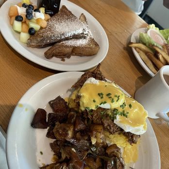 Blue Collar - Stuffed French toast and The Big Ragout eggs Benedict - Comfort Food Near Me - Miami, Florida Blue Collar - Stuffed French toast and The Big Ragout eggs Benedict - Comfort Food Near Me - Miami, Florida