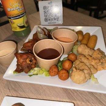 Cayo Caribe - Surtido de Antojos (Sorullitos de maíz, bolitas de queso, carne frita, chicharrones de pollo y pescado) - Seafood Near Me - San Juan, Puerto Rico Cayo Caribe - Surtido de Antojos (Sorullitos de maíz, bolitas de queso, carne frita, chicharrones de pollo y pescado) - Seafood Near Me - San Juan, Puerto Rico