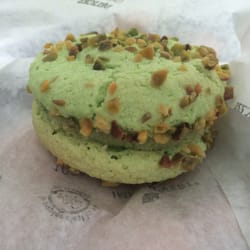 La Maison Cauvin - Pistachio macaron