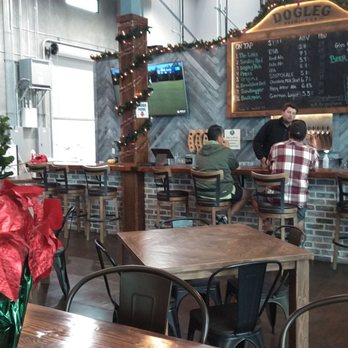 Dogleg Brewing Company - Nice bar and lots of seats. - Breweries Near Me - Vista, California