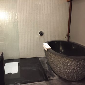 Gaige House - Now that's what I call a tub - Hotels Near Me - Glen Ellen, California Gaige House - Now that's what I call a tub - Hotels Near Me - Glen Ellen, California