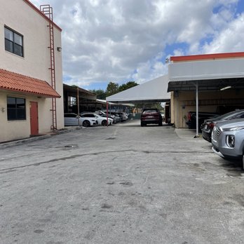 Diamond Automotive - Entrance with parking on the side - Body Shops Near Me - Hollywood, Florida Diamond Automotive - Entrance with parking on the side - Body Shops Near Me - Hollywood, Florida