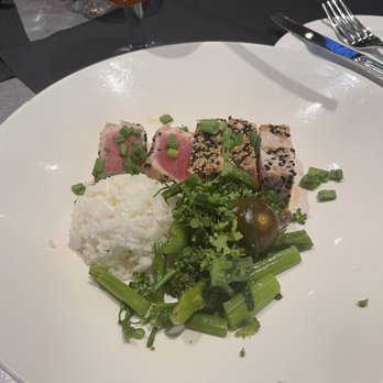 Yard House - New dish: sesame crusted ahi with broccoli, tomatoes and jasmine rice - New American Near Me - Phoenix, Arizona Yard House - New dish: sesame crusted ahi with broccoli, tomatoes and jasmine rice - New American Near Me - Phoenix, Arizona
