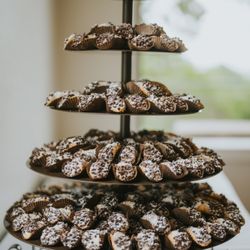 Primrose Bakery - Mini Cannolis (+ the Bronze Stand that we rented from Primrose)