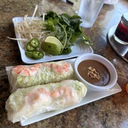 Bamboo Pho & Tea - Spring roll