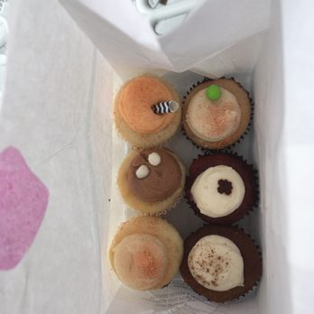 Yours Truly Cupcake - 6 mini cupcakes, all sugar and not much flavour - Desserts Near Me - Denver, Colorado