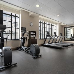 Hampton Inn & Suites Cincinnati-Downtown - Health club fitness center gym