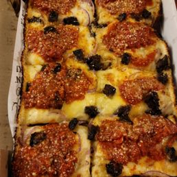 Steak Detroit Pizza with red onion