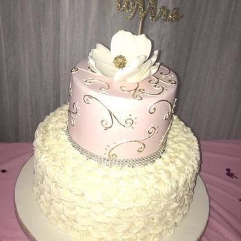 Lana's Dazzling Desserts - First time ordering from here and I was amazed at how beautiful the cake turned out! - Desserts Near Me - Wheeling, Illinois