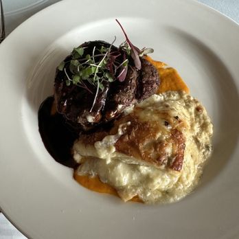 The Chateau Anna Maria - Chateaubriand Filet with au gratin potatoes - New American Near Me - Holmes Beach, Florida The Chateau Anna Maria - Chateaubriand Filet with au gratin potatoes - New American Near Me - Holmes Beach, Florida