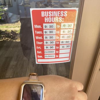 The Queens Jewels - 10:13am and still not open - Jewelry Near Me - Kapaa, Hawaii The Queens Jewels - 10:13am and still not open - Jewelry Near Me - Kapaa, Hawaii