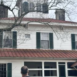 Hardman Farm Historic Site - Looks haunted l!