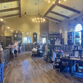 Robert Renzoni Vineyards - Tasting room - Wineries Near Me - Temecula, California Robert Renzoni Vineyards - Tasting room - Wineries Near Me - Temecula, California