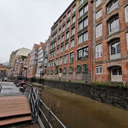 Deichstraße - Local Flavor Near Me - Hamburg, HH