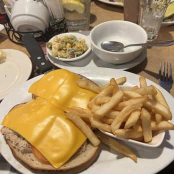 Mark Twain Diner Restaurant - Diners Near Me - Union, New Jersey