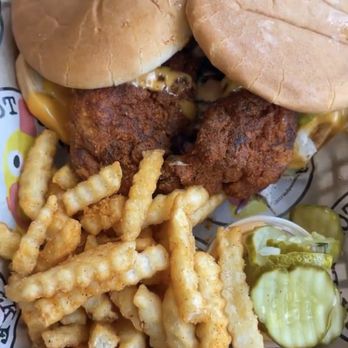 Dave's Hot Chicken - Dry buns and very little fries - Chicken Shop Near Me - Naperville, Illinois