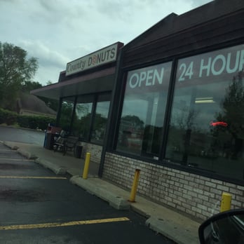 County Donuts - Out front - Bakeries Near Me - Schaumburg, Illinois