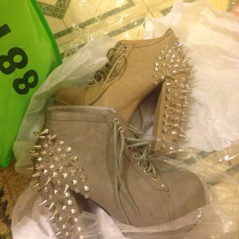 88 Tees - The $10 heels I scored! - Women's Clothing Near Me - Honolulu, Hawaii 88 Tees - The $10 heels I scored! - Women's Clothing Near Me - Honolulu, Hawaii