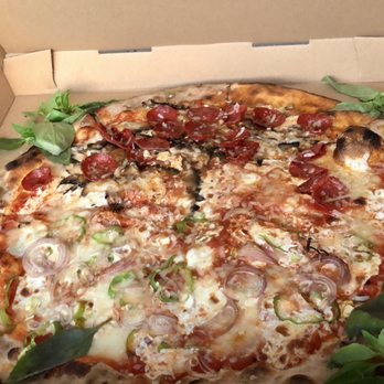 Lucali - Yummmmmmm - Pizza Near Me - Brooklyn, New York Lucali - Yummmmmmm - Pizza Near Me - Brooklyn, New York