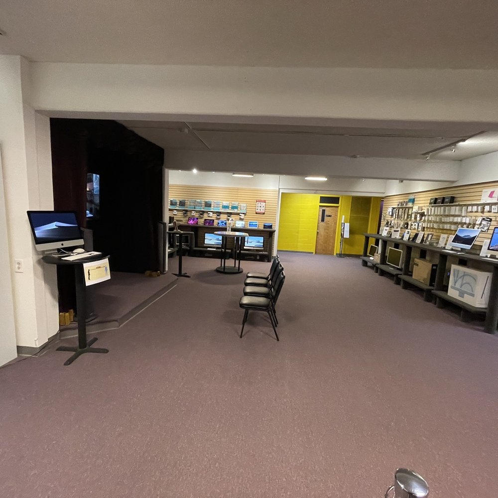 MacHeadQuarters - Interior - Computers Near Me - Saint Louis, Missouri MacHeadQuarters - Interior - Computers Near Me - Saint Louis, Missouri