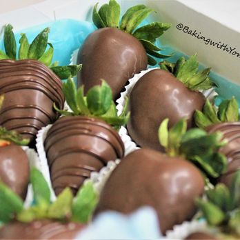 Baking With Yomna - Chocolate covered strawberries 10 for $15 - Cupcakes Near Me