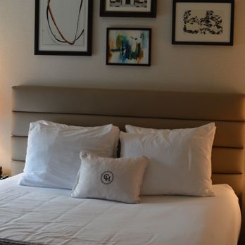 Claridge House Chicago, Tapestry Collection by Hilton - Queen Room. Very clean. Comfy bed and linens. - Hotels Near Me - Chicago, Illinois Claridge House Chicago, Tapestry Collection by Hilton - Queen Room. Very clean. Comfy bed and linens. - Hotels Near Me - Chicago, Illinois