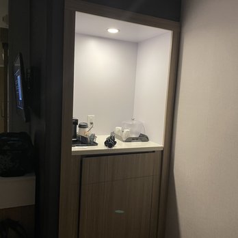 SpringHill Suites by Marriott Cincinnati Blue Ash - Coffee station and fridge/microwave - Hotels Near Me - Cincinnati, Ohio SpringHill Suites by Marriott Cincinnati Blue Ash - Coffee station and fridge/microwave - Hotels Near Me - Cincinnati, Ohio