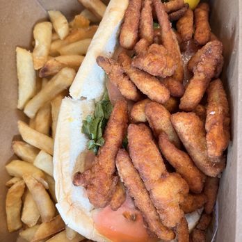 Stubbys - Clam Roll with Fries - American Near Me - Nantucket, Massachusetts