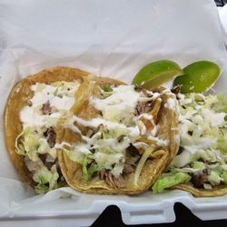 El Viejon Mexican Bar & Grill - carnitas street tacos