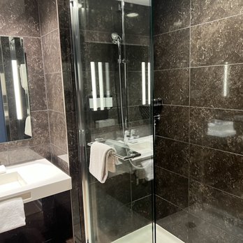 AC Hotel by Marriott Madison Downtown - BR - Hotels Near Me - Madison, Wisconsin