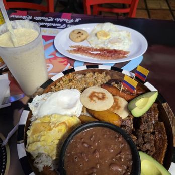 Divina Colombian Café - Bandeja paisa/Maricuya drink - Cafes Near Me - Sacramento, California