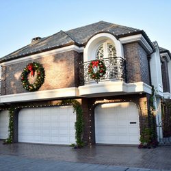 We Do Lights 4U - We make sure your Christmas design looks clean and beautiful day and night!