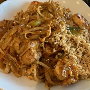 Thai Villa - Shrimp Pad Thai yummy! - Thai Near Me - Raleigh, North Carolina