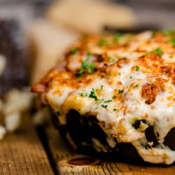 World Famous House of Mac - Chicken Parmesan Mac & Cheese