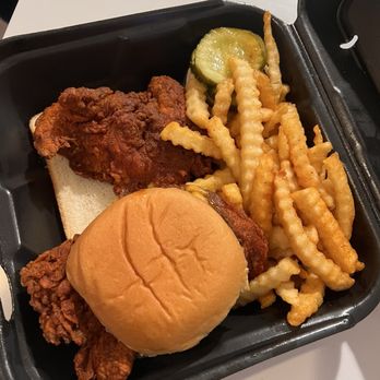 Dave's Hot Chicken - One tender and one slider combo - Chicken Shop Near Me - Chicago, Illinois