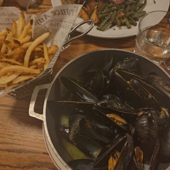 Le Tout Va Bien - French Restaurant - Mussels and fries - French Near Me - New York, New York