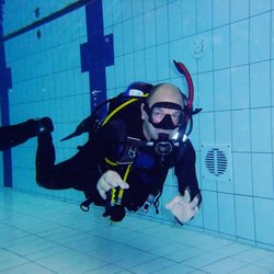 Aquatech Diving Centre - Learning to dive in the pool