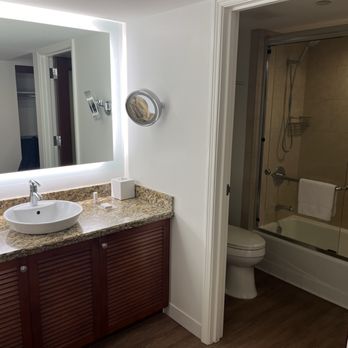 OUTRIGGER Reef Waikiki Beach Resort - Bathroom - Hotels Near Me - Honolulu, Hawaii OUTRIGGER Reef Waikiki Beach Resort - Bathroom - Hotels Near Me - Honolulu, Hawaii