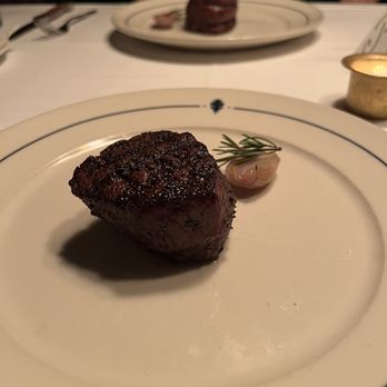 Jeffrey's - 6oz filet - American Near Me - Austin, Texas