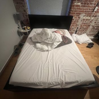 AIR Venice on the Beach - An extremely small bed - Vacation Rentals Near Me - Venice, California
