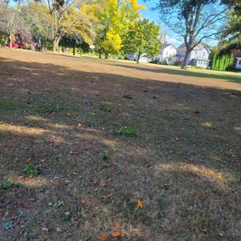 Hanmer Park - Basketball court from afar - Parks Near Me - Wethersfield, Connecticut