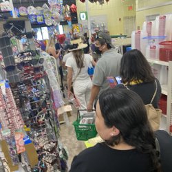 Dollar Tree - Long ass lines one person running the check out line