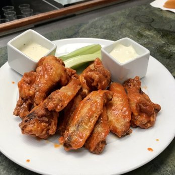 Martini's at the Westin - Medium Chicken wings - American Near Me - Atlanta, Georgia