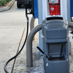 Mobil - FUEL LINE ON THE GROUND DISCONNECTED