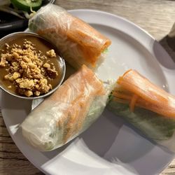 Shrimp spring roll fresh & delicious with excellent peanut sauce