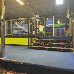Jumping World - SW Houston - They tried the slam dunk